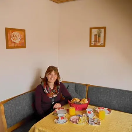 Schneider, Apartmán *